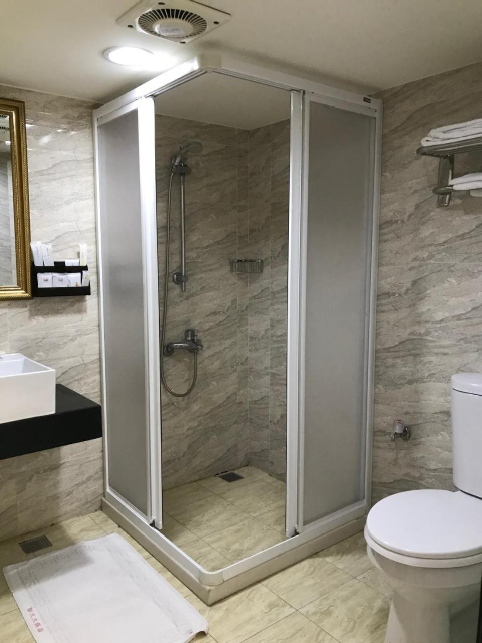 גאושיונג Big Bear Hotel מראה חיצוני תמונה